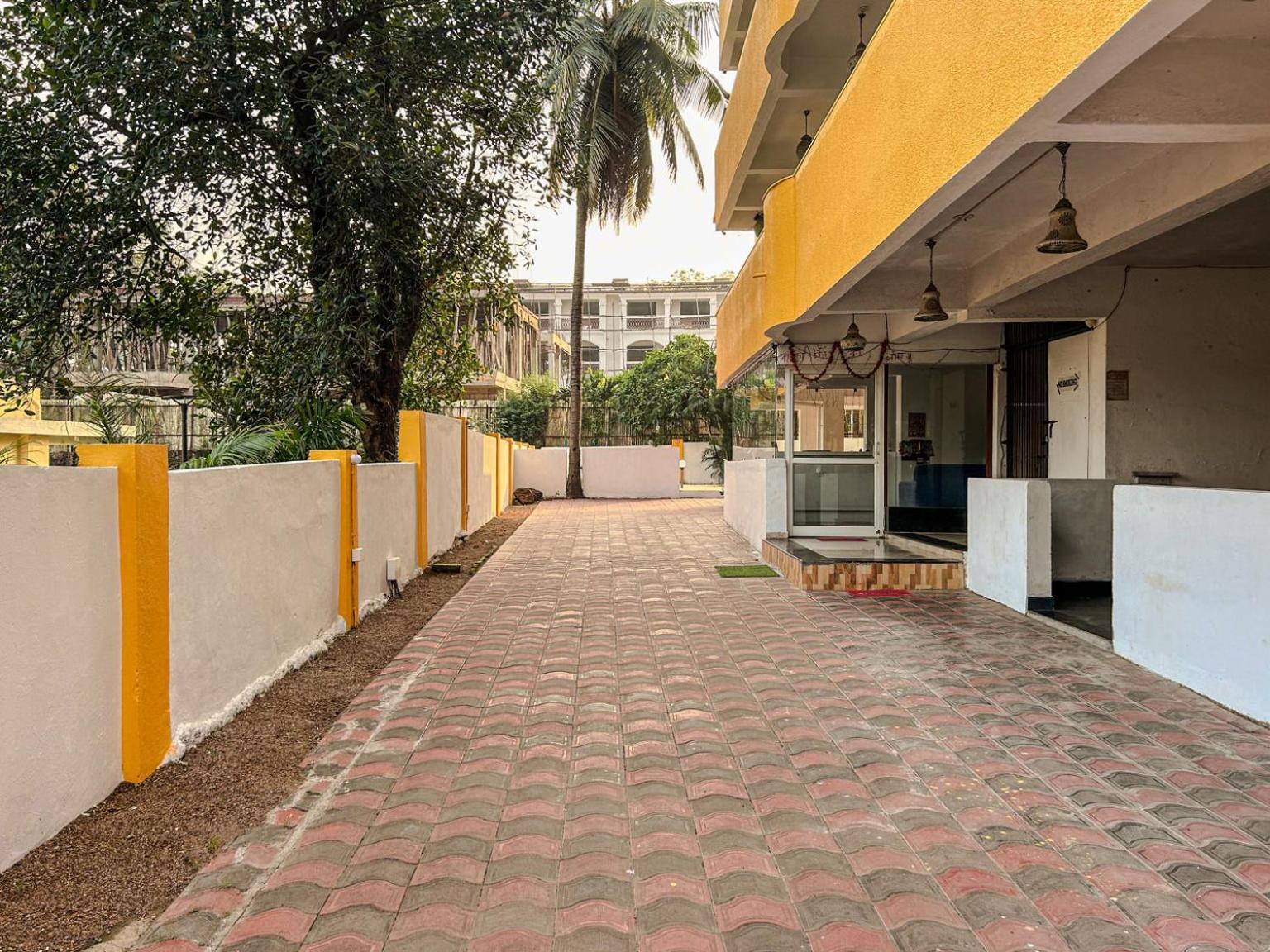 La Costa Residency Hotel Anjuna Buitenkant foto
