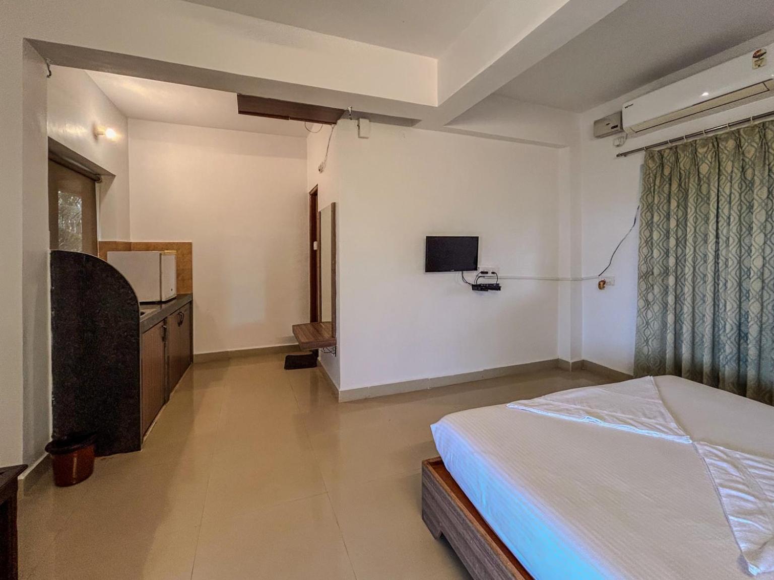 La Costa Residency Hotel Anjuna Buitenkant foto
